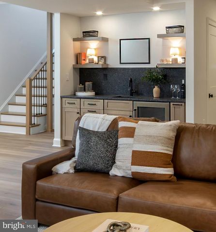 385 PORT ROYAL AVE, Philadelphia, PA 19128