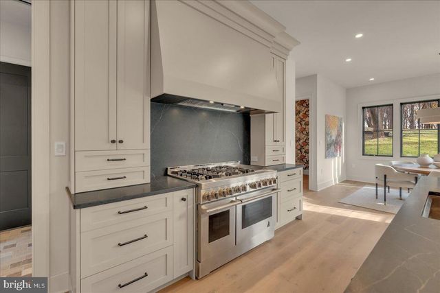 385 PORT ROYAL AVE, Philadelphia, PA 19128