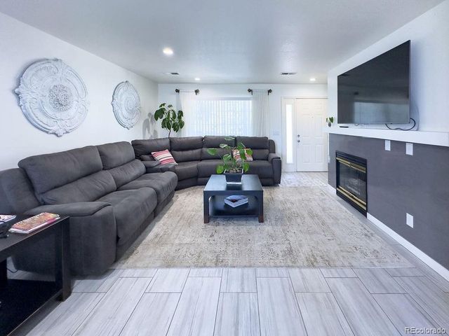 19163 E Wyoming Dr 105, Aurora, CO 80017