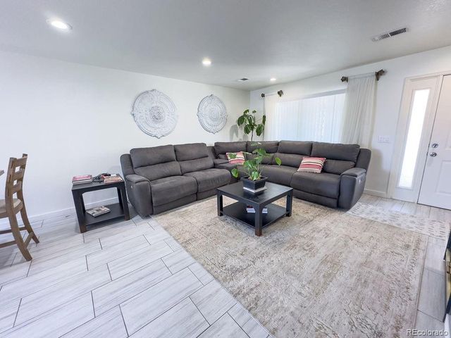 19163 E Wyoming Dr 105, Aurora, CO 80017