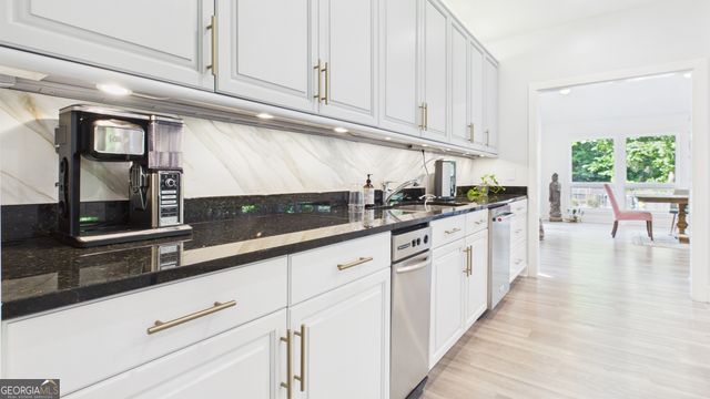 10 Quarry Lake Court, Atlanta, GA 30342