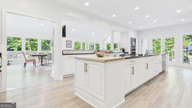 10 Quarry Lake Court, Atlanta, GA 30342