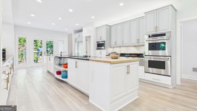 10 Quarry Lake Court, Atlanta, GA 30342