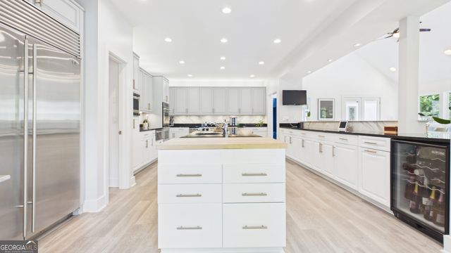 10 Quarry Lake Court, Atlanta, GA 30342