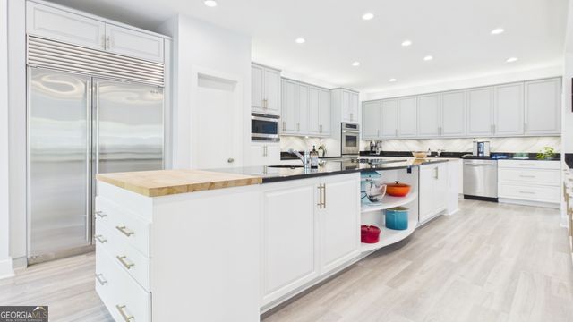 10 Quarry Lake Court, Atlanta, GA 30342
