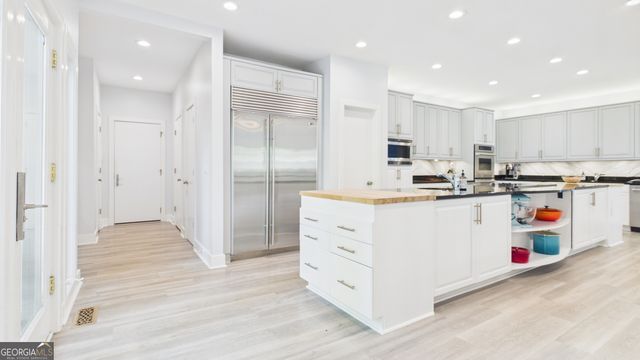 10 Quarry Lake Court, Atlanta, GA 30342