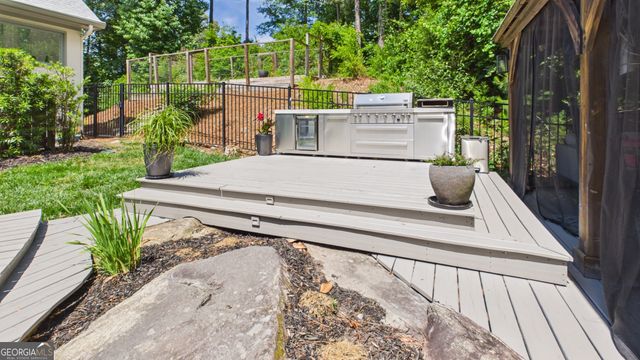 10 Quarry Lake Court, Atlanta, GA 30342