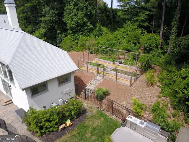 10 Quarry Lake Court, Atlanta, GA 30342