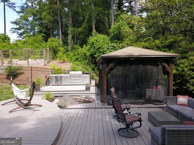 10 Quarry Lake Court, Atlanta, GA 30342