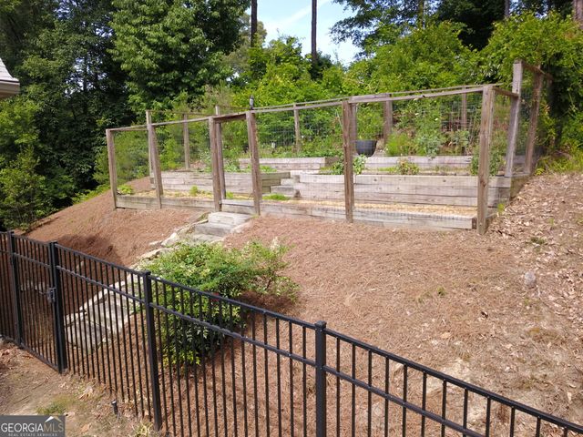 10 Quarry Lake Court, Atlanta, GA 30342