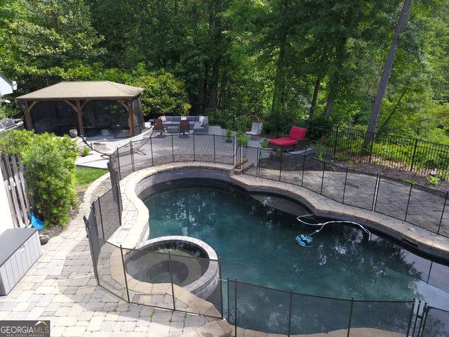 10 Quarry Lake Court, Atlanta, GA 30342