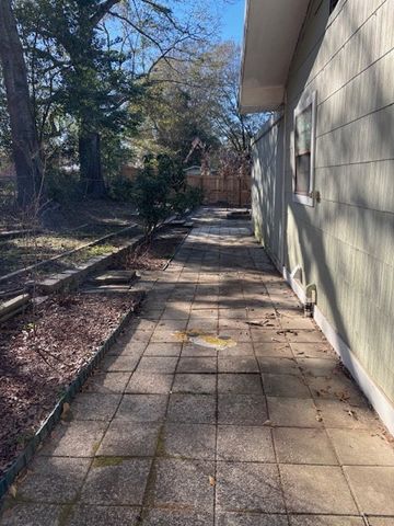 1111 Agutha, Dothan, AL 36301