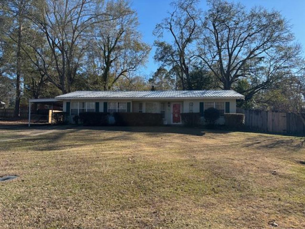 1111 Agutha, Dothan, AL 36301