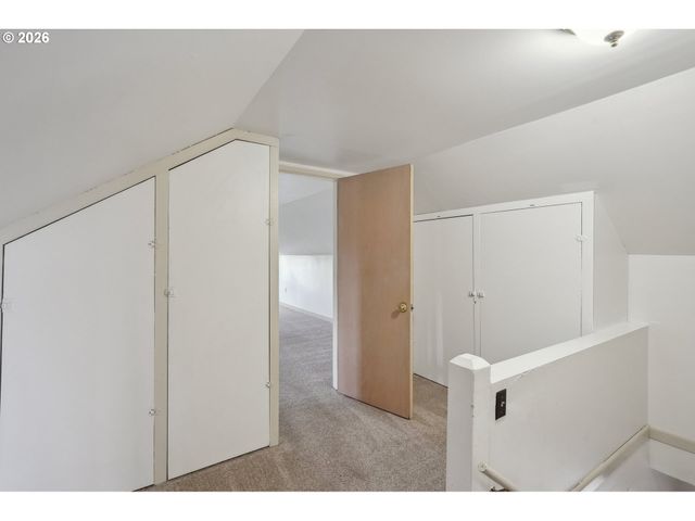 8921 Se WASHINGTON St, Portland, OR 97216