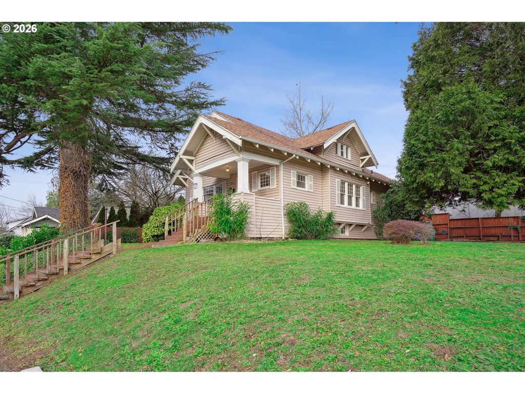 8921 Se WASHINGTON St, Portland, OR 97216