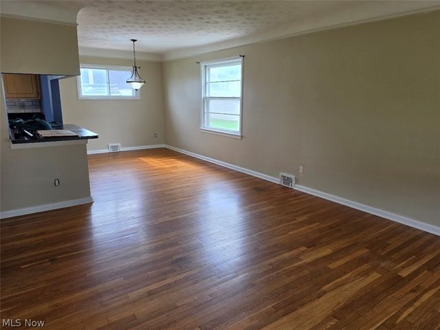 1371 W Miner Road, Mayfield Heights, OH 44124