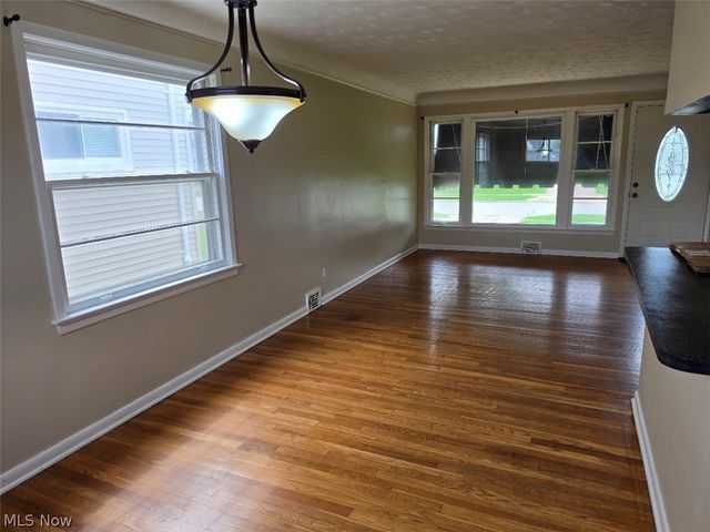 1371 W Miner Road, Mayfield Heights, OH 44124