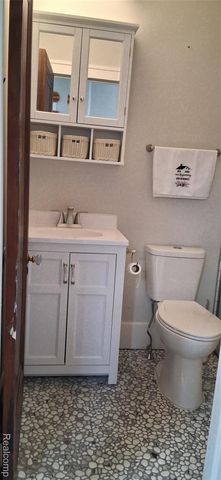 160 Chippewa Road, Pontiac, MI 48341