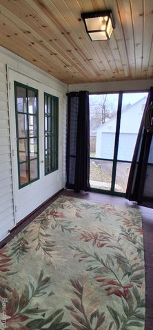 160 Chippewa Road, Pontiac, MI 48341