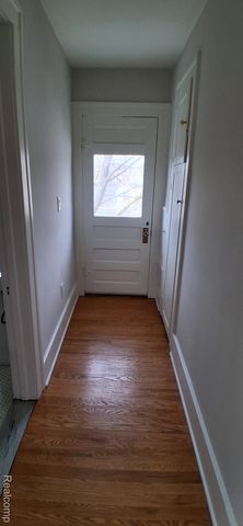 160 Chippewa Road, Pontiac, MI 48341