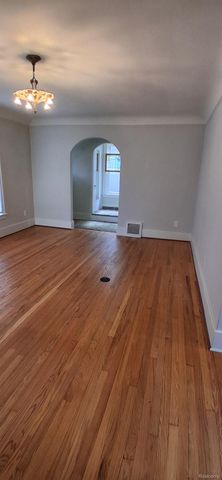 160 Chippewa Road, Pontiac, MI 48341