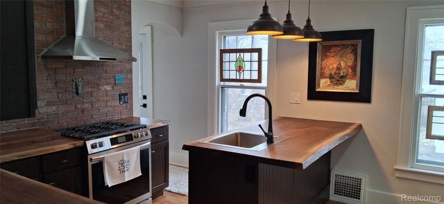 160 Chippewa Road, Pontiac, MI 48341