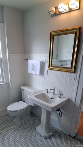 160 Chippewa Road, Pontiac, MI 48341