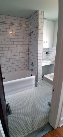 160 Chippewa Road, Pontiac, MI 48341