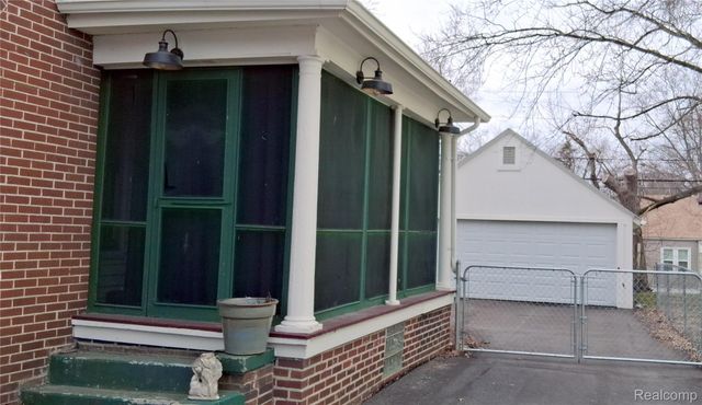 160 Chippewa Road, Pontiac, MI 48341