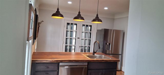 160 Chippewa Road, Pontiac, MI 48341