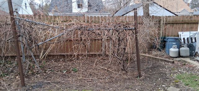 160 Chippewa Road, Pontiac, MI 48341