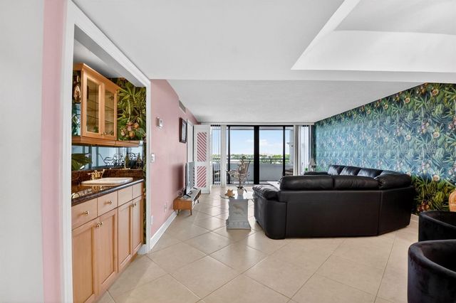 3589 S Ocean Boulevard 609, South Palm Beach, FL 33480