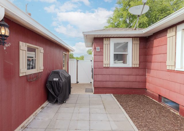 1301 53rd Street, Moline, IL 61265
