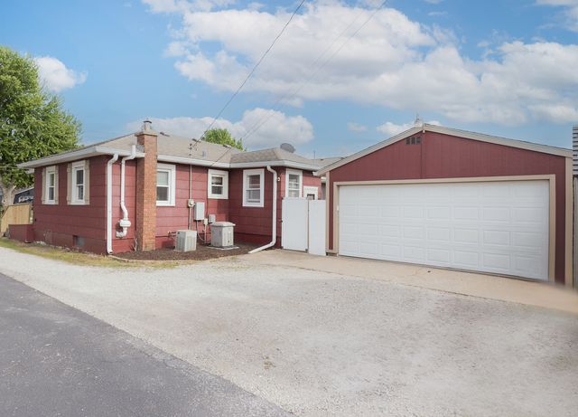 1301 53rd Street, Moline, IL 61265