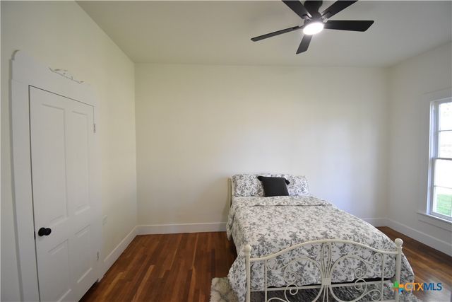 1001 N Penelope Street, Belton, TX 76513