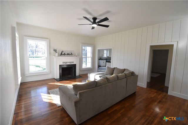 1001 N Penelope Street, Belton, TX 76513