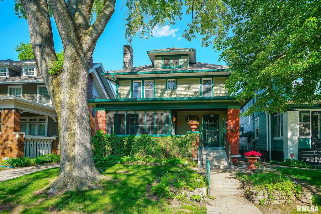 1200 N ELMWOOD Avenue, Peoria, IL 61606