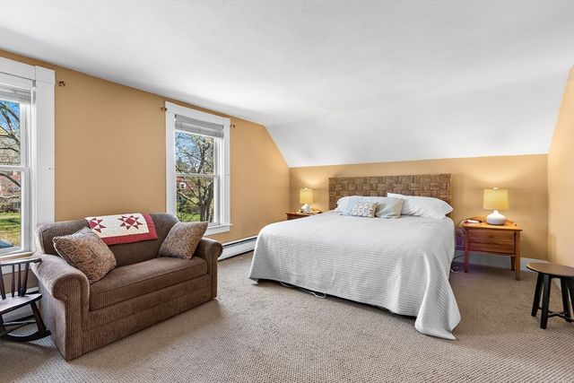 141 Westview Rd, Lowell, MA 01851