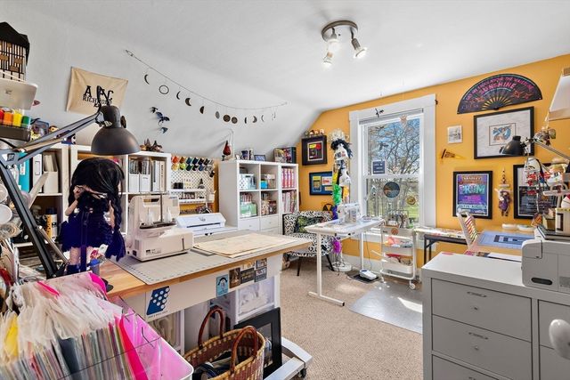 141 Westview Rd, Lowell, MA 01851