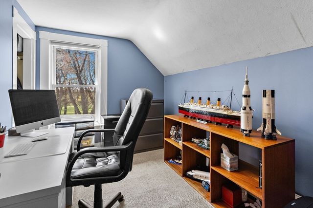 141 Westview Rd, Lowell, MA 01851