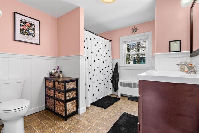 141 Westview Rd, Lowell, MA 01851