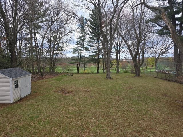 141 Westview Rd, Lowell, MA 01851