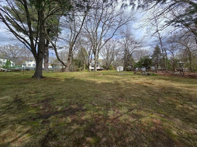 141 Westview Rd, Lowell, MA 01851