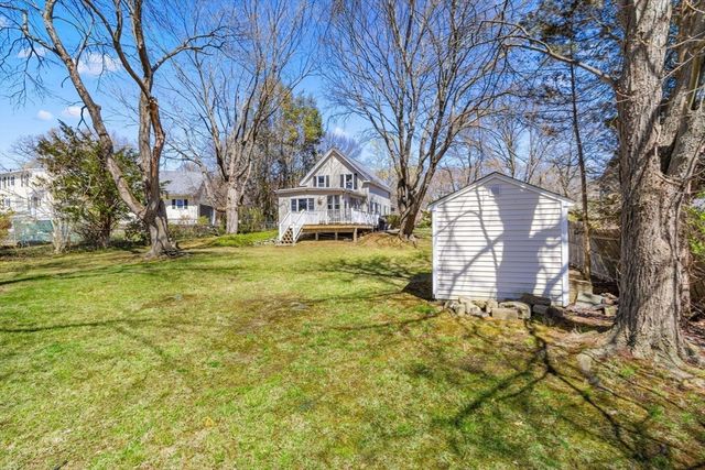 141 Westview Rd, Lowell, MA 01851