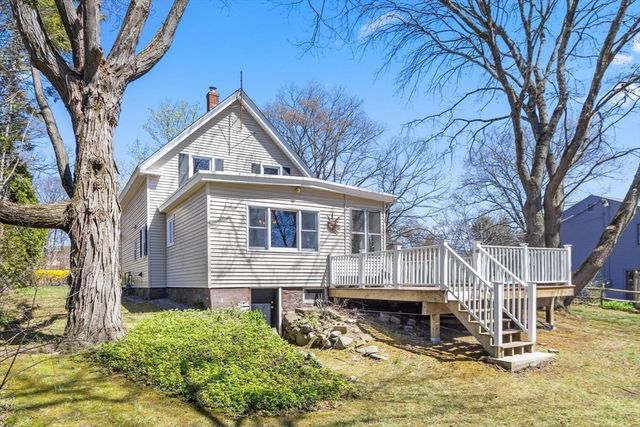 141 Westview Rd, Lowell, MA 01851