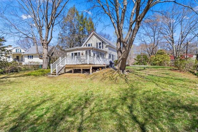 141 Westview Rd, Lowell, MA 01851