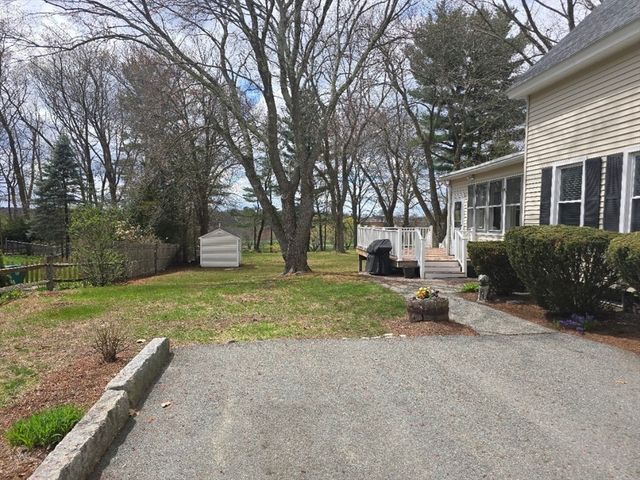 141 Westview Rd, Lowell, MA 01851