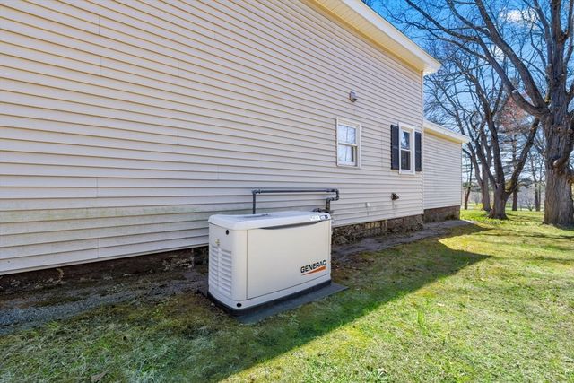 141 Westview Rd, Lowell, MA 01851