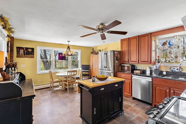 141 Westview Rd, Lowell, MA 01851