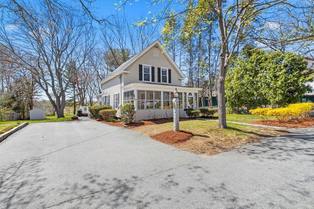 141 Westview Rd, Lowell, MA 01851